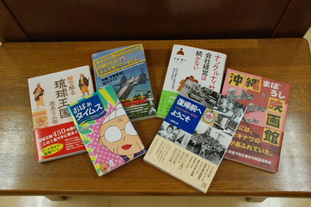 約18,000点の沖縄本が揃っています。