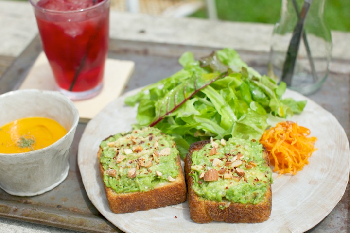 地元にも観光客にも人気の絶景カフェ、Ploughman`s Lunch Bakery（プラウマンズランチベーカリー）