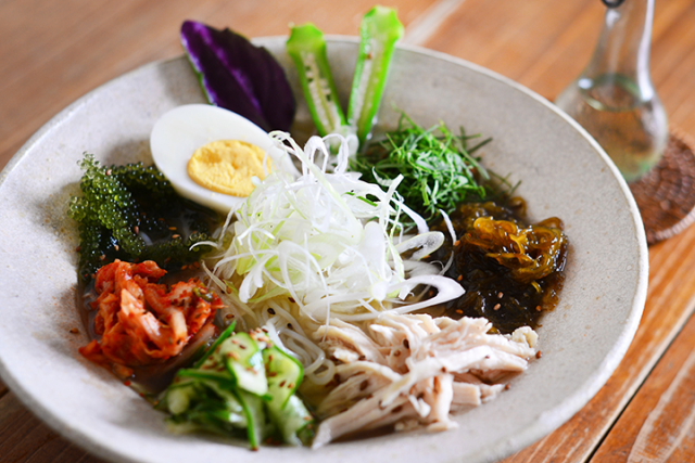 ピパーチキッチンの沖縄食材がたっぷりな冷麺