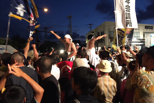 天上から降りた龍が舞う！　夕暮れの生ビールと宮古島夏祭り