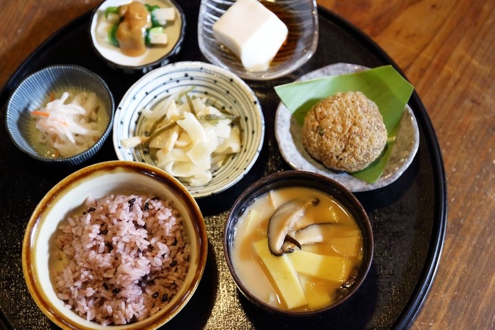 創業30年以上の老舗店！ 首里の『富久屋』で味わう、じんわり甘～いイナムドゥチ