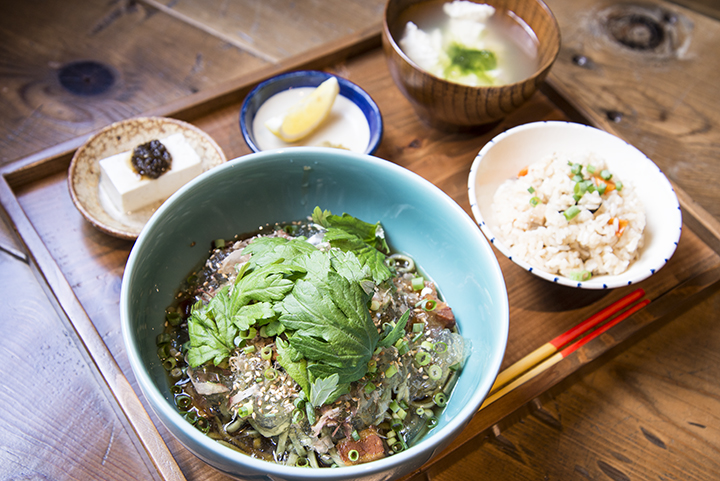 沖縄そばの新しい可能性を探求。ちょっとおもしろいそばが食べられる新感覚の沖縄そば屋「Okinawa Soba EIBUN」