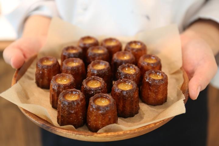 カリッ、もっちっ。フランスの伝統菓子、カヌレの専門店が浦添市港川にオープン！「ほうき星」