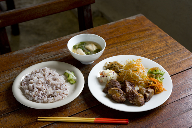 波照間島の島人がクチコミで一番オススメするこだわりの料理＆雑貨店『あやふふぁみ』