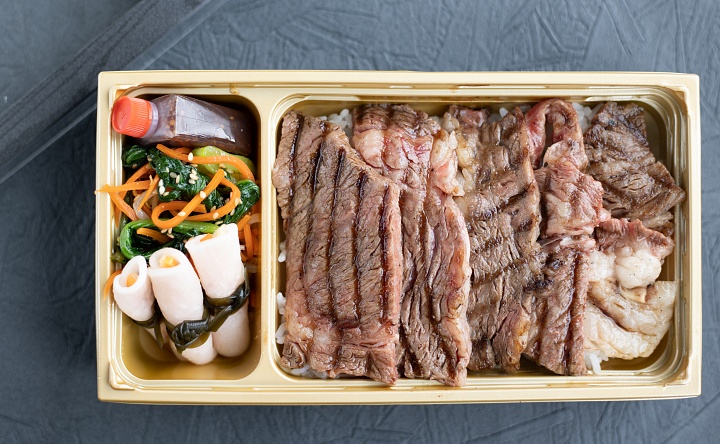 最高級A5ランクのもとぶ牛を贅沢に使ったお弁当「もとぶ牛 肉重」