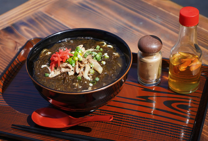 竹富島、カフェテードゥン しだめー館の「もずくそば」